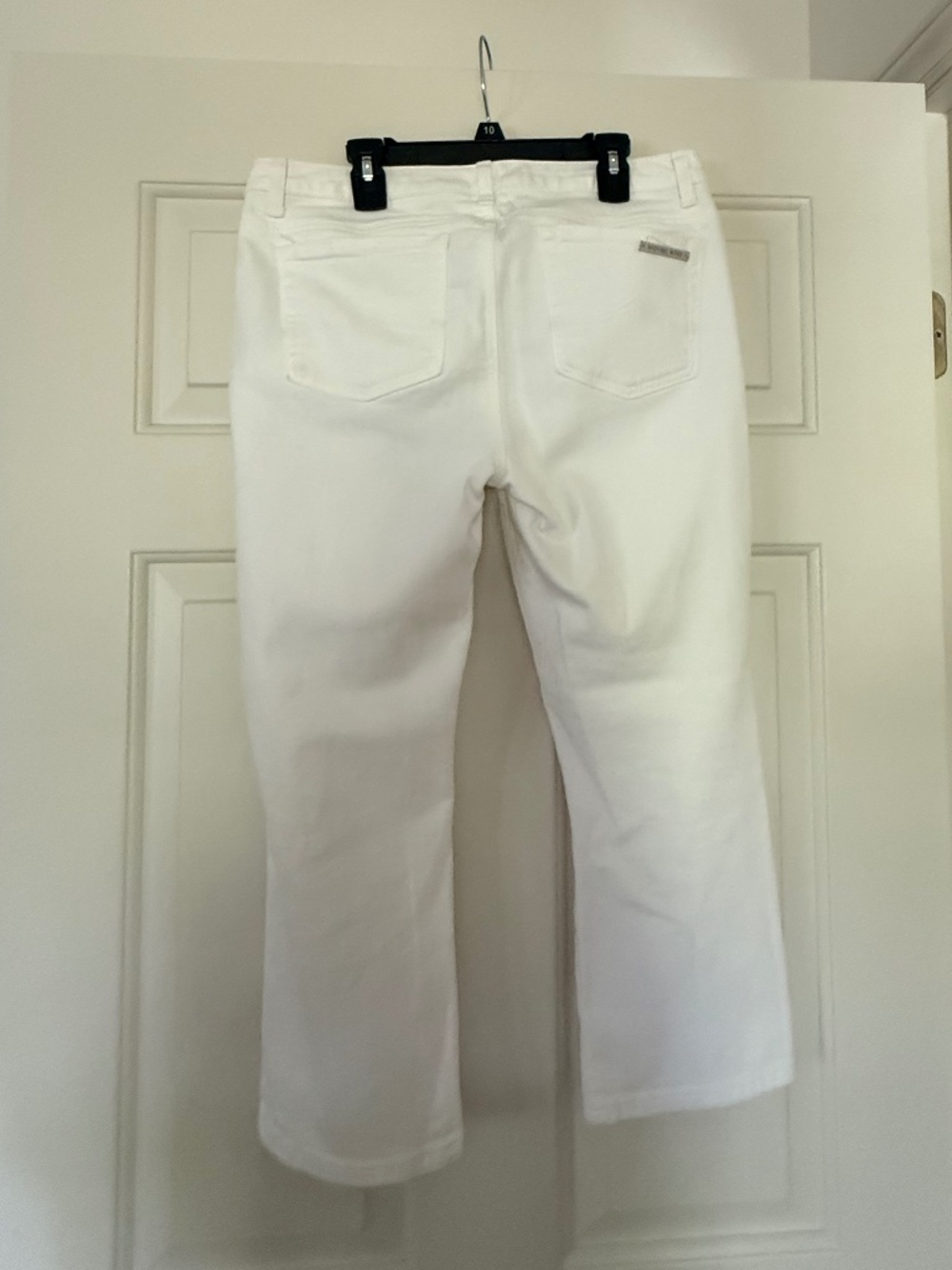 Like New Michael Kors White Denim Capri Jeans; Size 6. Inseam 23 inches